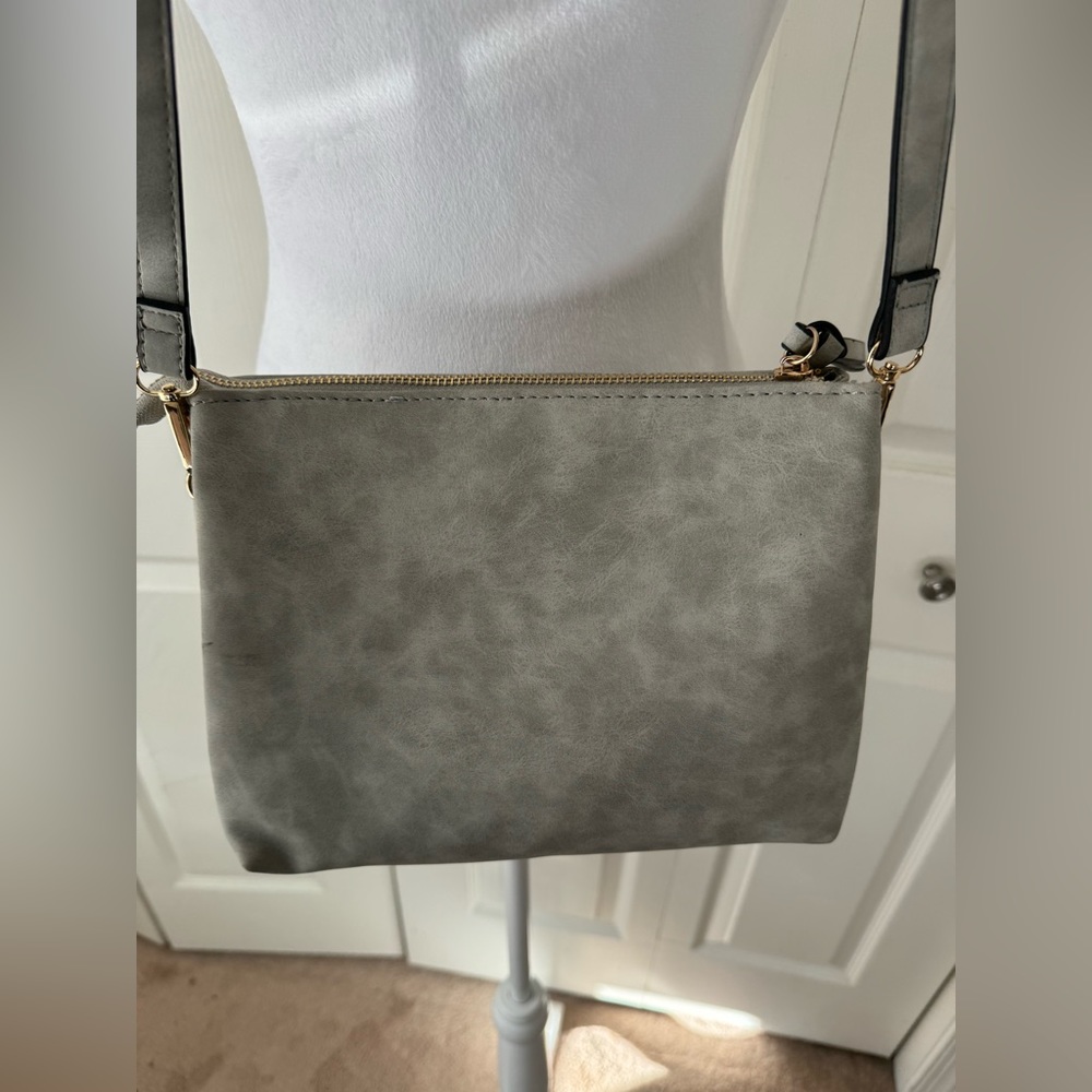 Grey multi pocket crossbody bag - NWT - Picture 2 of 15